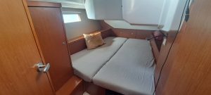bed, Beneteau 45 Oceanis, sailboat for sale