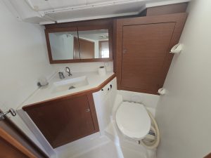 bath, Beneteau 45 Oceanis, sailboat for sale