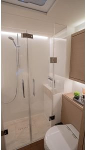 bath, Lagoon Sixty 7, power catamaran for sale