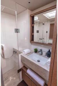 bath, Lagoon Sixty 7, power catamaran for sale