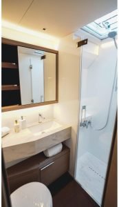 bath, Lagoon Sixty 7, power catamaran for sale