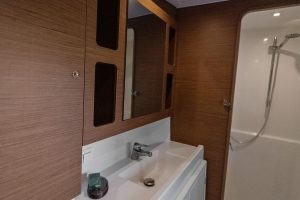 bath, Lagoon 42, catamaran for sale