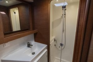 bath, Lagoon 42, catamaran for sale
