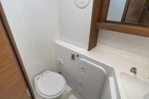 bath, Lagoon 42, catamaran for sale