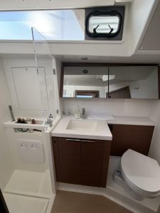 bath, Beneteau 54 Oceanis, sailboat for sale