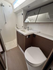 bath, Beneteau 54 Oceanis, sailboat for sale
