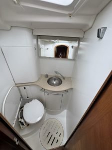bath, Jeanneau 54DS, sailboat for sale