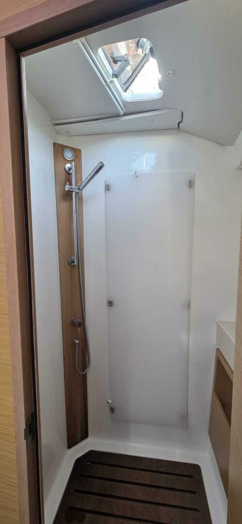 bath, Dufour 530, sailboat for sale
