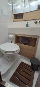 bath, Dufour 530, sailboat for sale