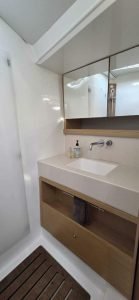 bath, Dufour 530, sailboat for sale