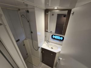 bath, Bali 4.2, catamaran for sale