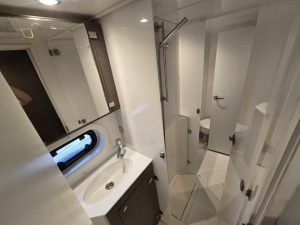 bath, Bali 4.2, catamaran for sale