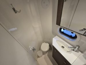 bath, Bali 4.2, catamaran for sale