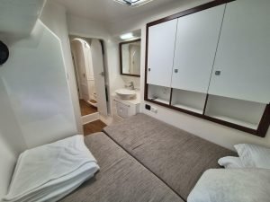 bed, Voyage 480, catamaran for sale