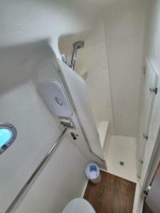 bath, Voyage 480, catamaran for sale