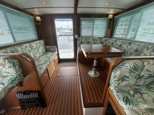 salon, Great Harbour N37, trawler for sale