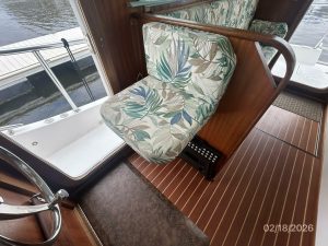 salon, Great Harbour N37, trawler for sale