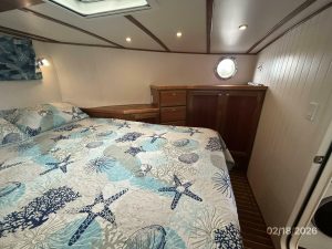 bed, Great Harbour N37, trawler for sale