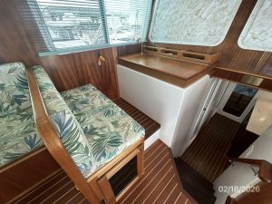 salon, Great Harbour N37, trawler for sale
