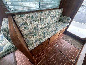 salon, Great Harbour N37, trawler for sale