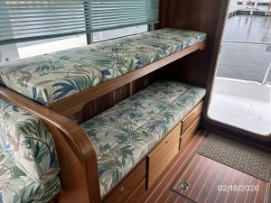 bed, Great Harbour N37, trawler for sale