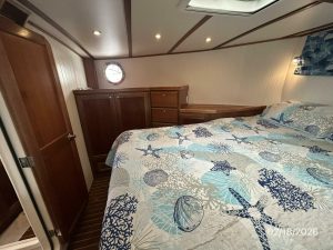 bed, Great Harbour N37, trawler for sale
