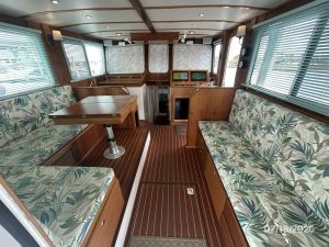 salon, Great Harbour N37, trawler for sale