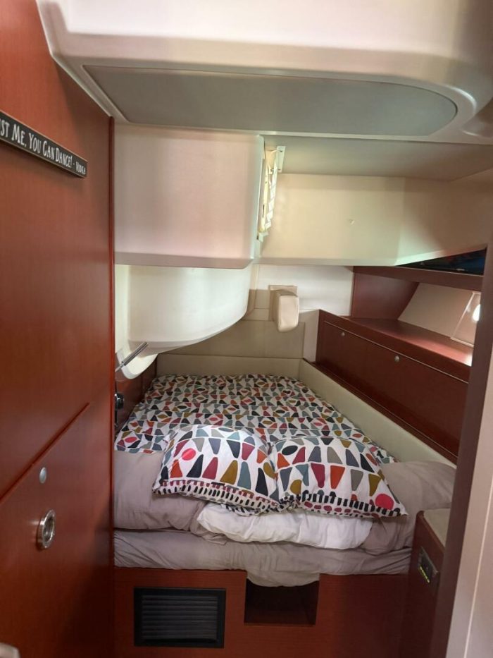 bed, Hanse 575, sailboat for sale