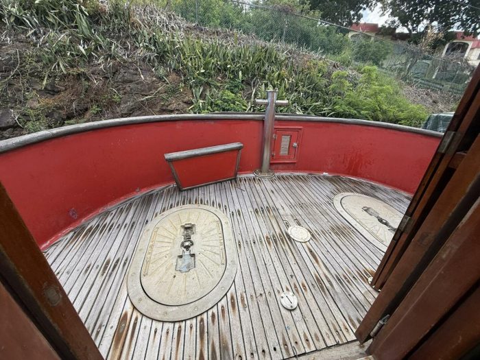 cockpit, Victory Tug 37, trawler for sale