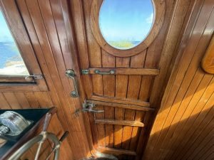 navigation station, Victory Tug 37, trawler for sale