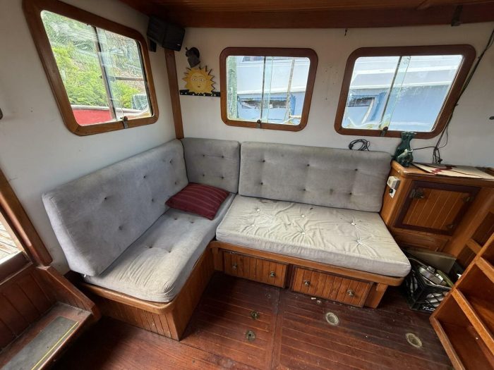 salon, Victory Tug 37, trawler for sale