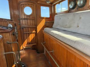 salon, Victory Tug 37, trawler for sale