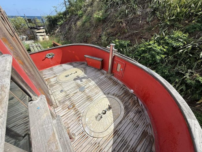 cockpit, Victory Tug 37, trawler for sale