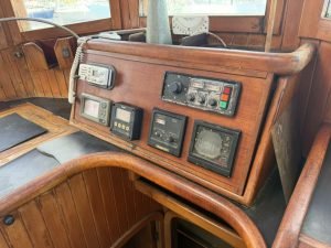 navigation station, Victory Tug 37, trawler for sale
