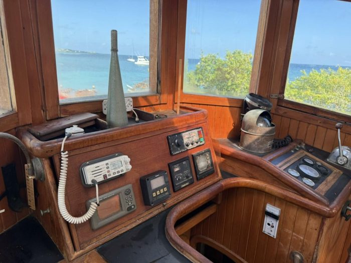 navigation station, Victory Tug 37, trawler for sale