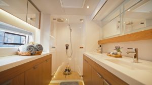 bath, Bali 5.2, catamaran for sale