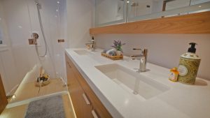 bath, Bali 5.2, catamaran for sale