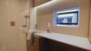 bath, Bali 5.2, catamaran for sale