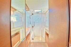 bath, Lagoon 50, catamaran for sale