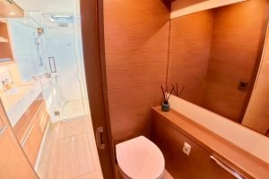 bath, Lagoon 50, catamaran for sale
