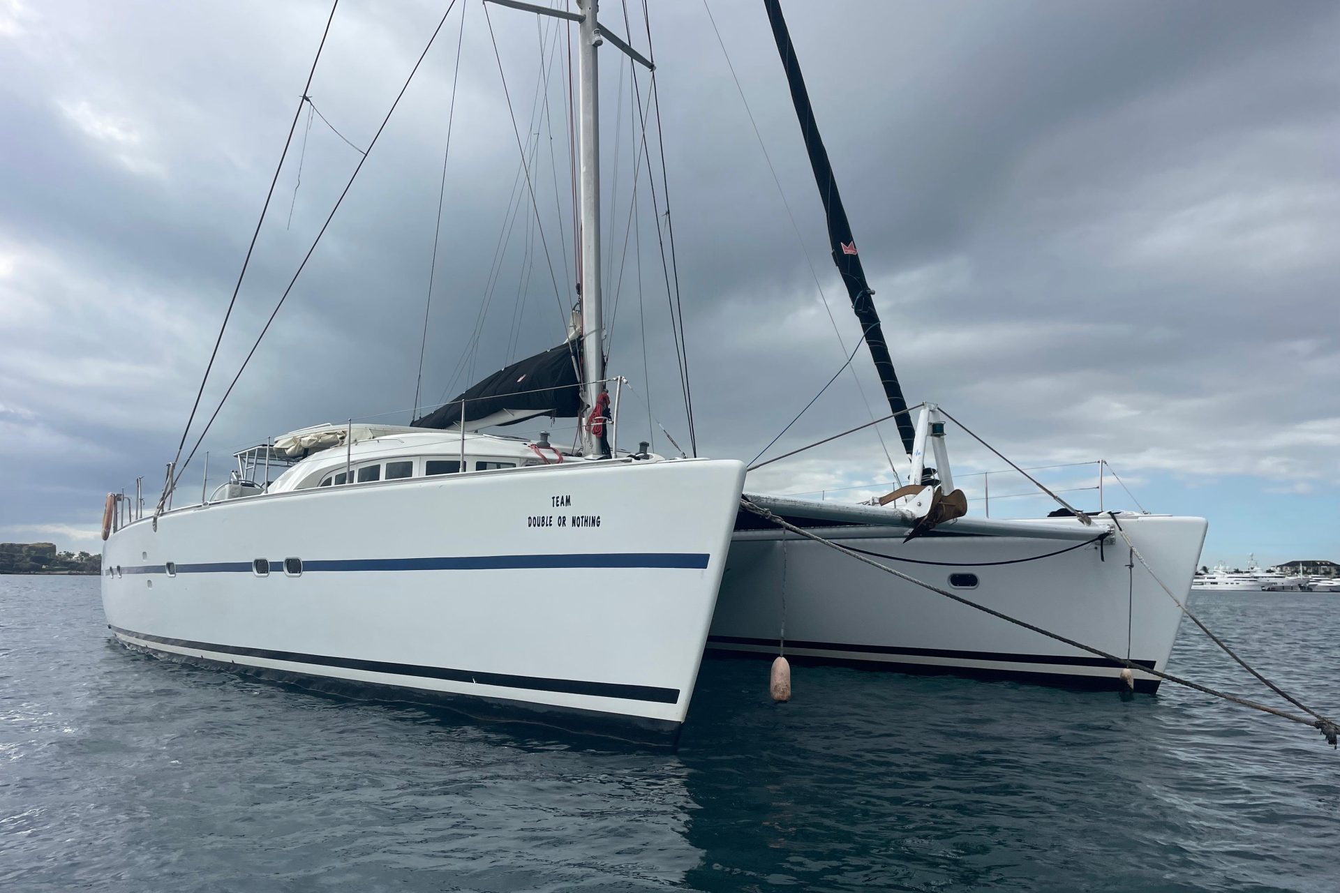 2004 Lagoon 570