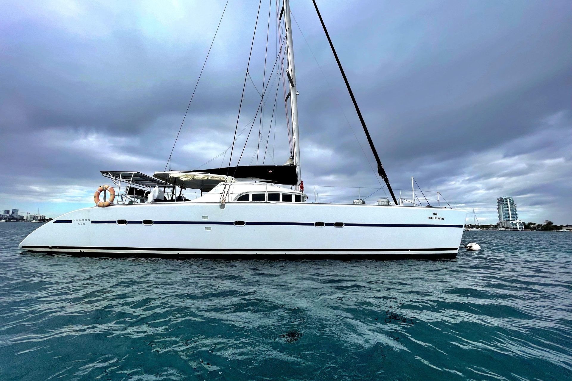 2004 Lagoon 570