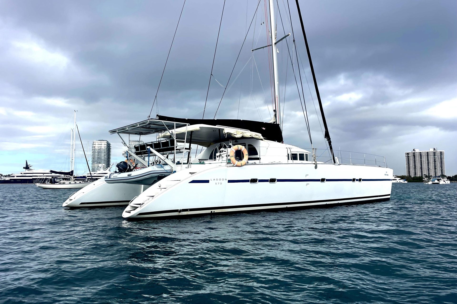 2004 Lagoon 570