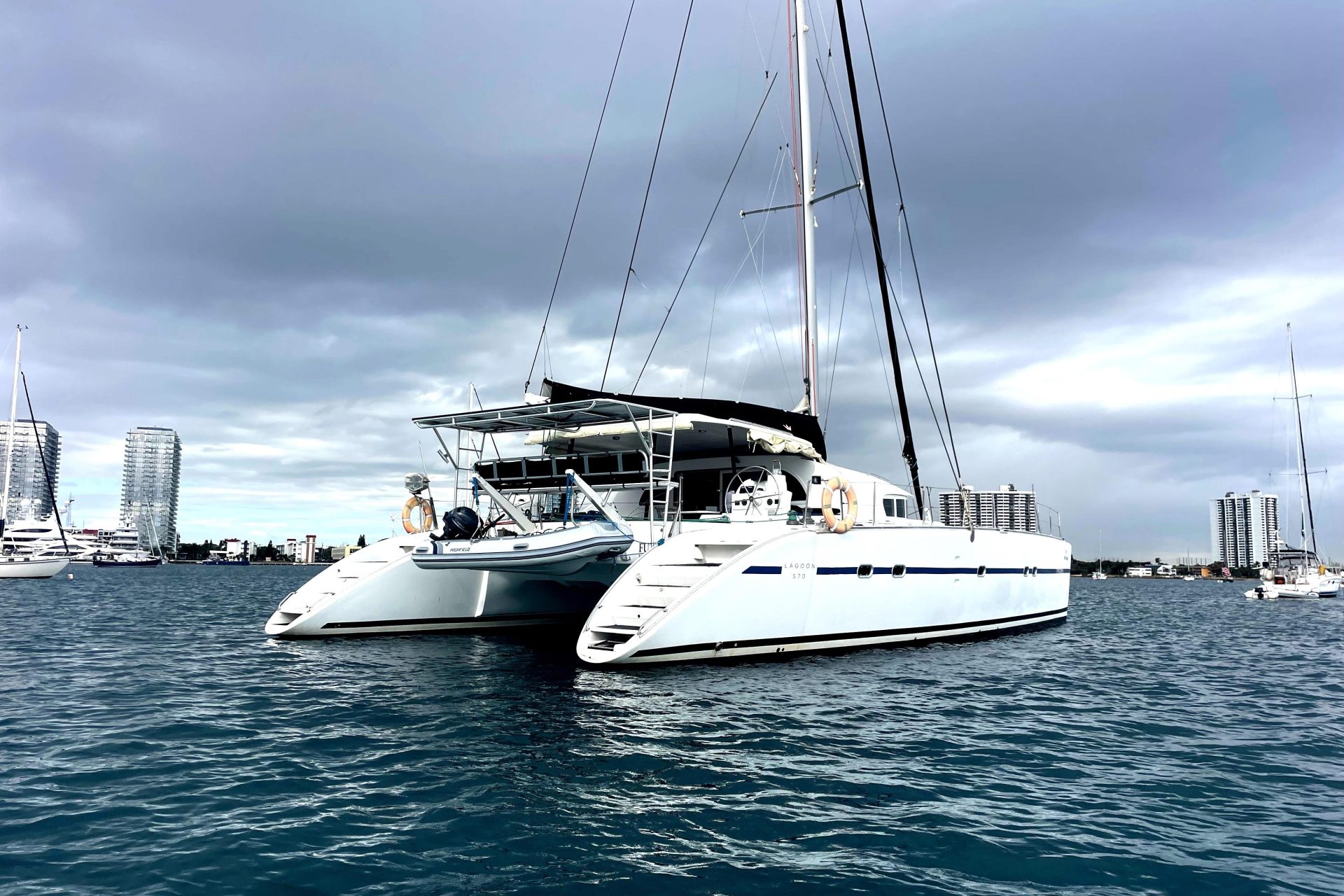 2004 Lagoon 570