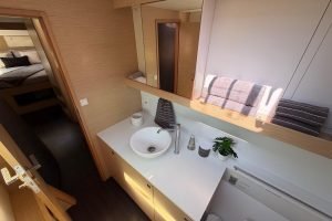bath, Outremer 45, catamaran for sale