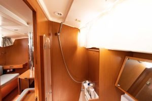 bath, Beneteau 41.1 Oceanis, sailboat for sale