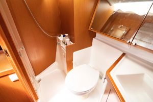 bath, Beneteau 41.1 Oceanis, sailboat for sale
