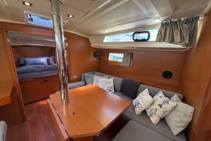 salon, Beneteau 41.1 Oceanis, sailboat for sale