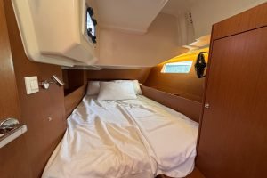 bed, Beneteau 41.1 Oceanis, sailboat for sale