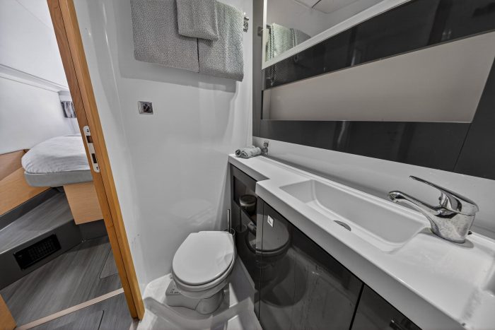 bath, FP 44 Helia, catamaran for sale